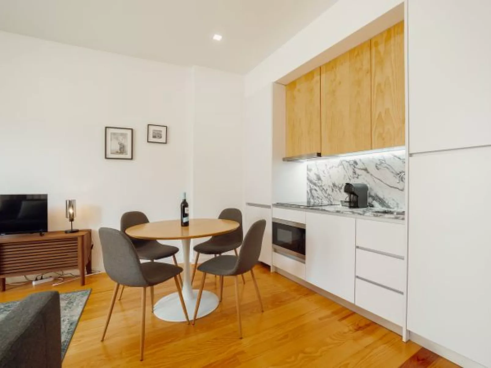 COURTYARD OPORTO DESIGN APARTMENT C WITH TERRACE - Inside