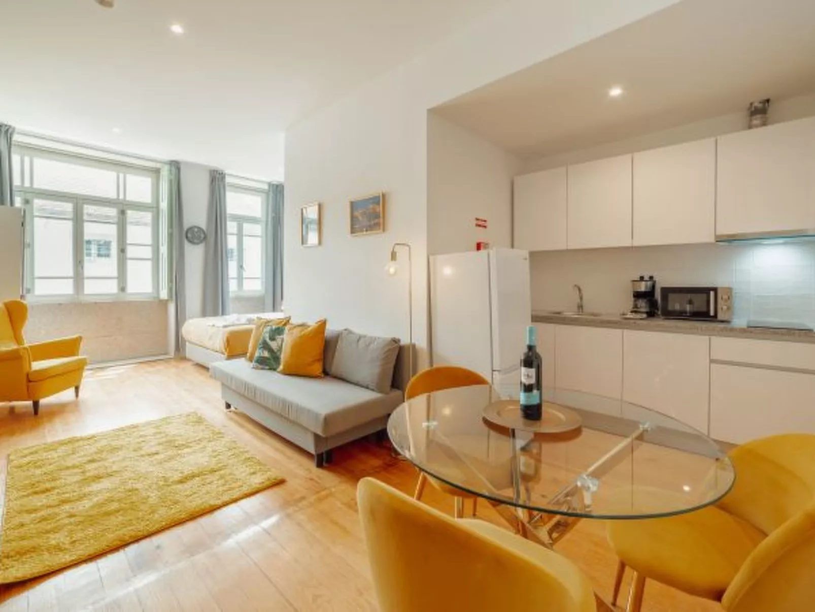 DOWNTOWN SUITE C by VACATIONY - Drinnen