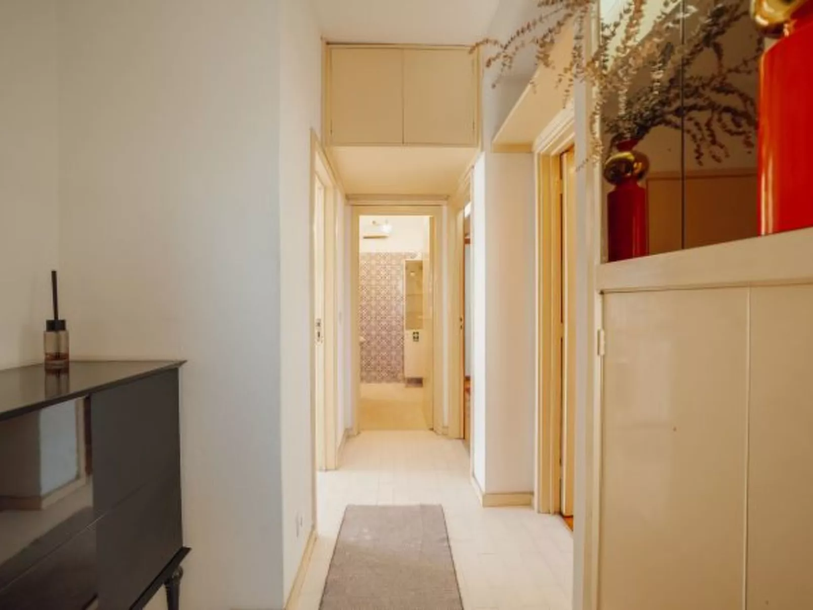 DOWNTOWN CLASSIC WITH TERRACE by VACATIONY - Drinnen