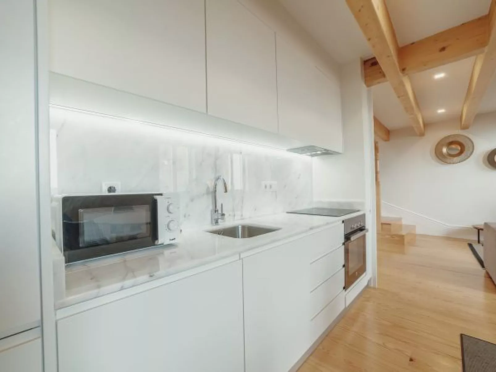 DOWNTOWN CLERIGOS with RIVER VIEW by VACATIONY - Inside