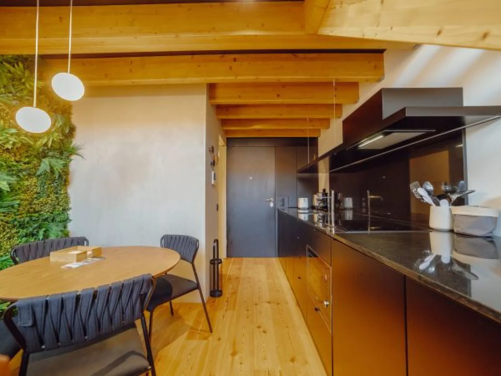 ELEGANT DOWNTOWN APARTMENT by VACATIONY - Dedans