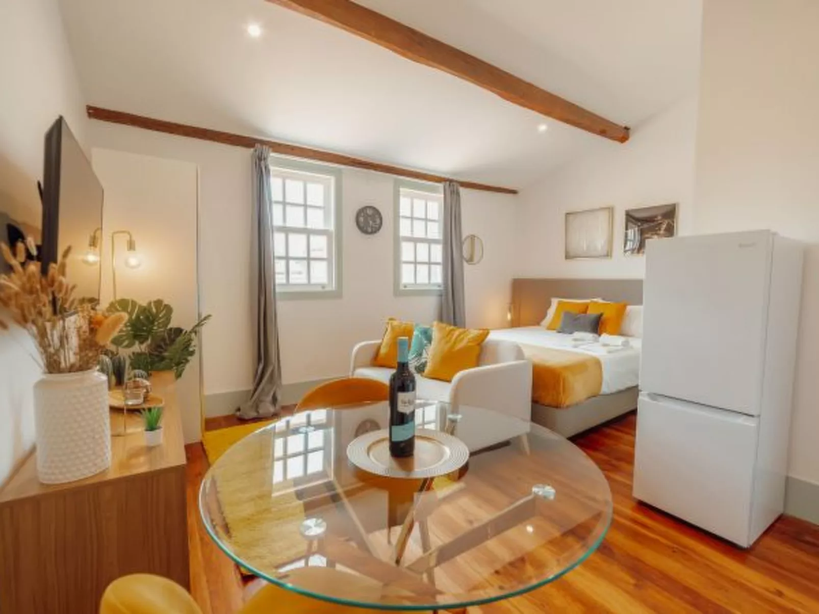 DOWNTOWN SUITE G by VACATIONY - Inside