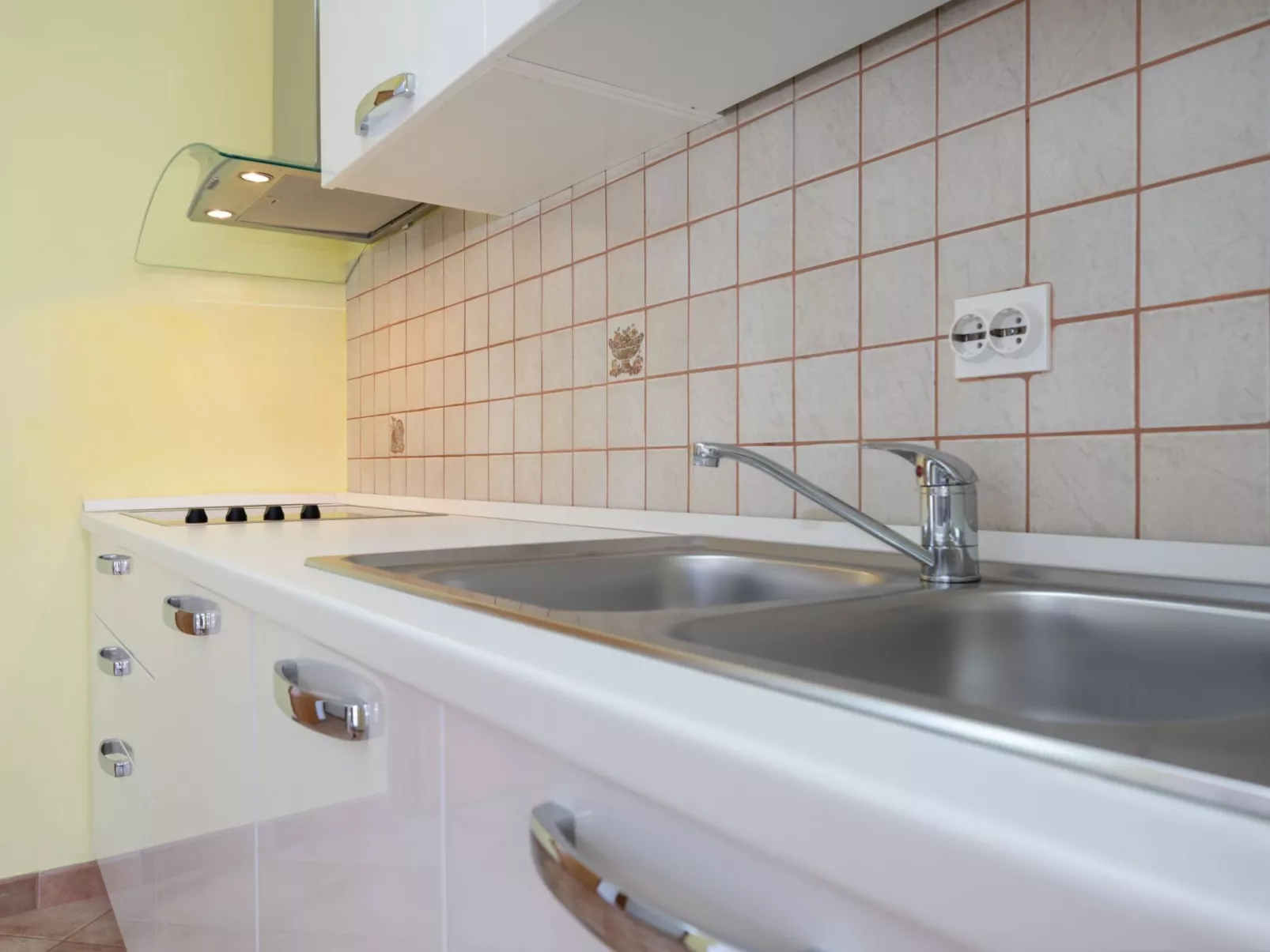 "Maya Z" mit Blick auf das Wasser - Image-tags.info