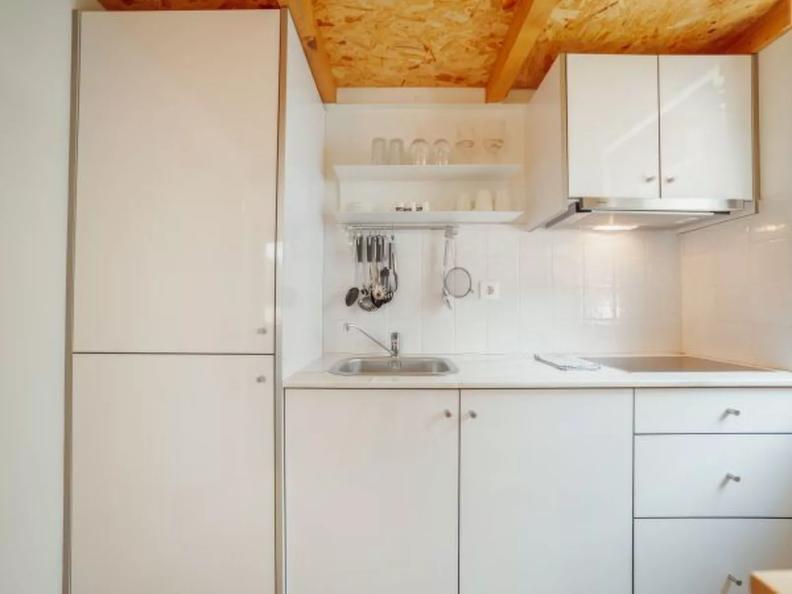 MEZZANINE STYLISH APARTMENT Q by VACATIONY - Inside