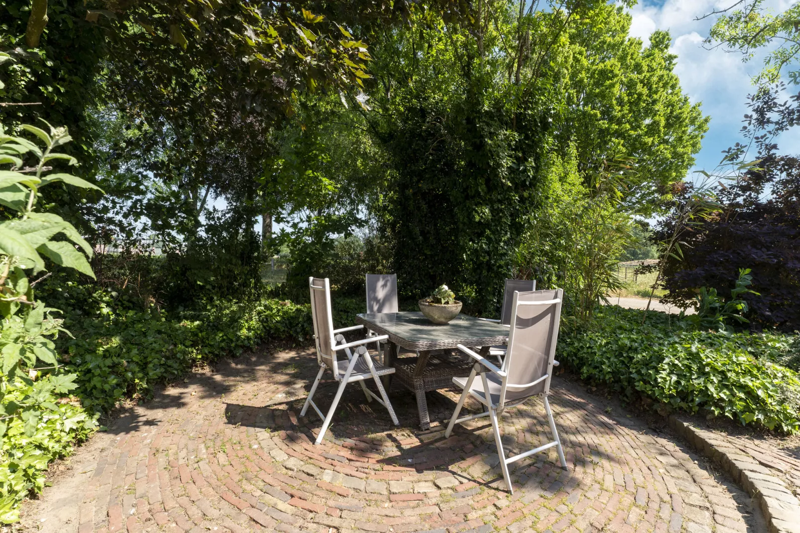 Vakantiewoning de Zwaluw-Gardens summer