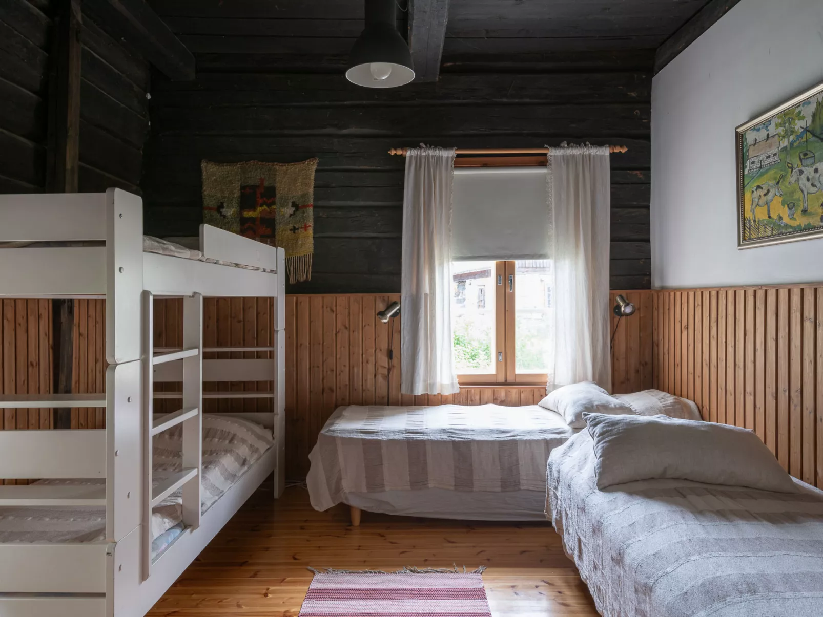 Virtaan väentupa - Inside