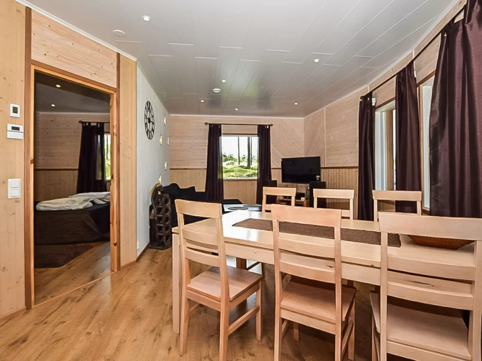 Lepovalkeinen - Drinnen