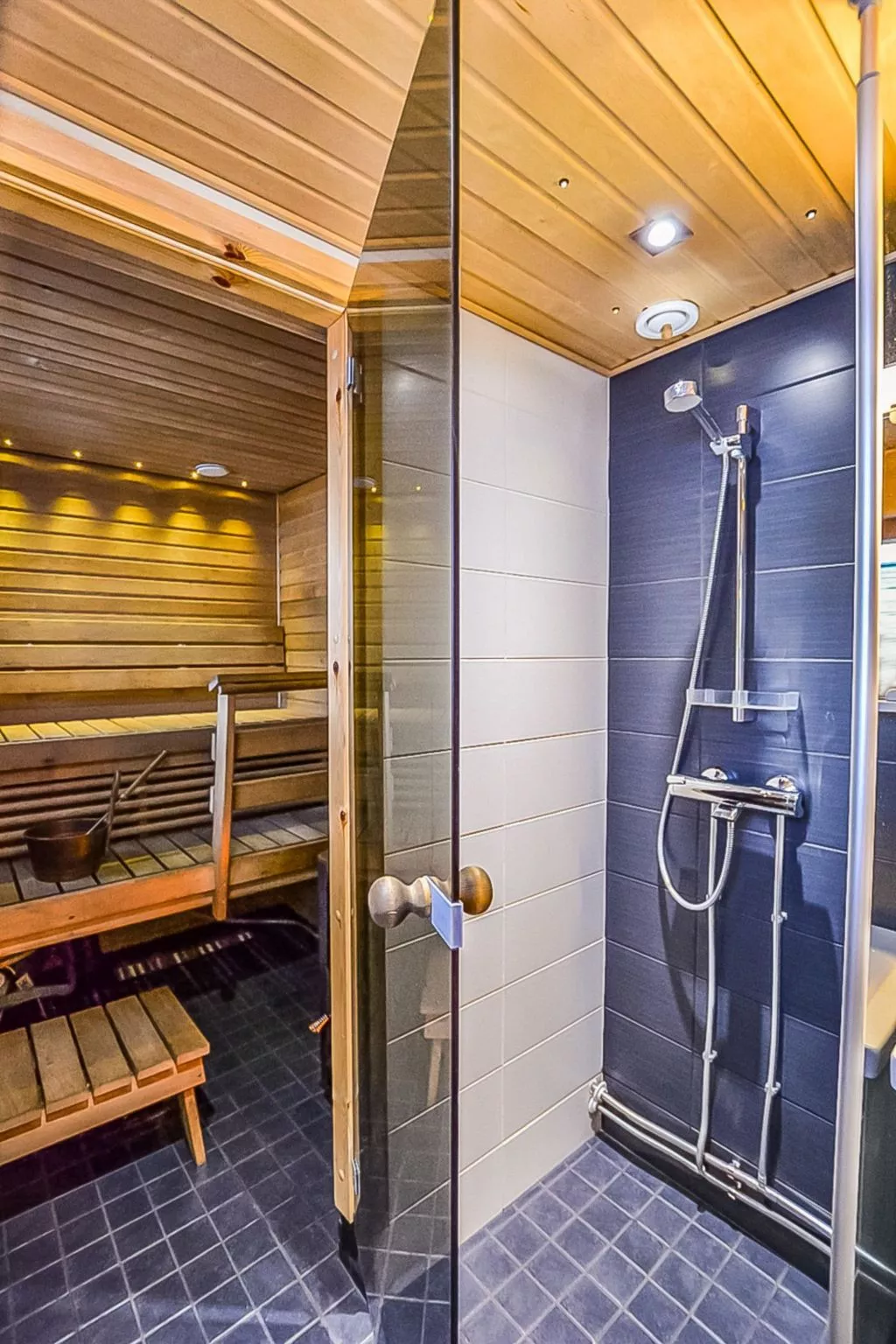 Laattaja mökki - Drinnen