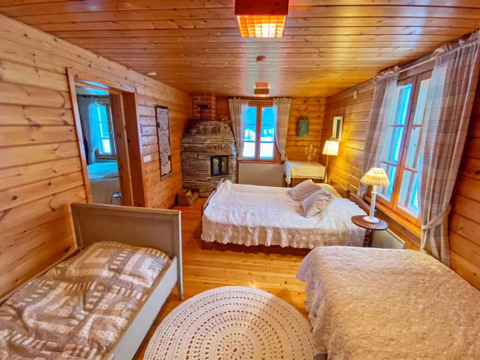 Laattajan hirsipirtti - Dedans