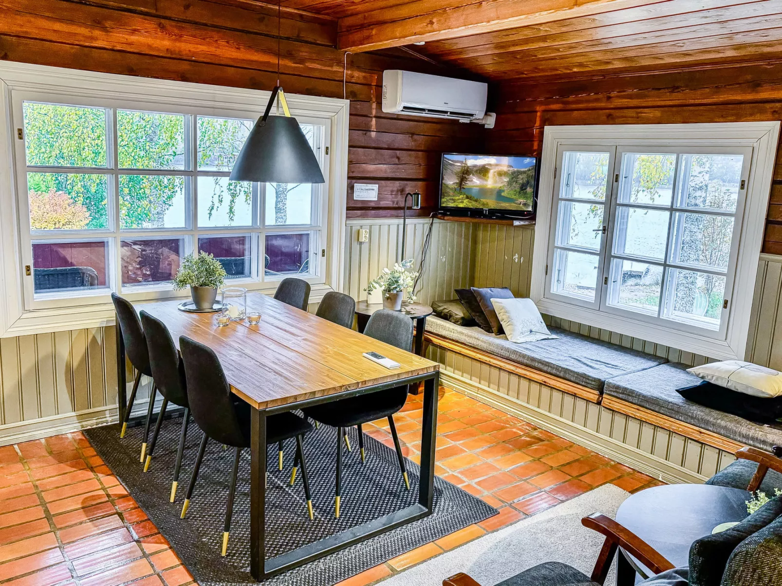 Peltosirkku - Inside