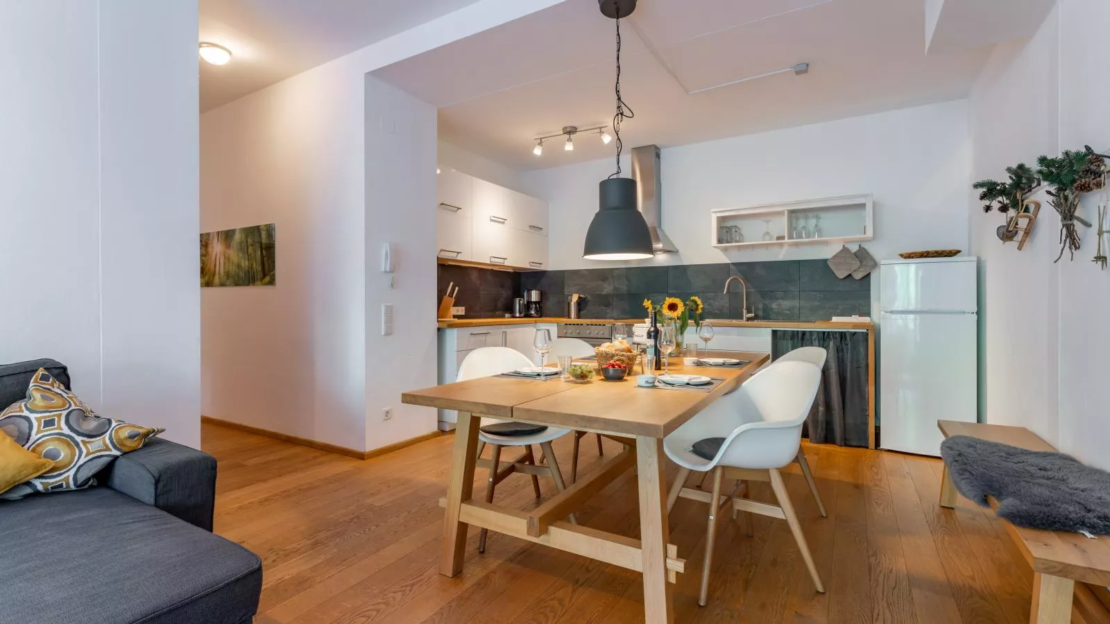 Wander lust-Dining room