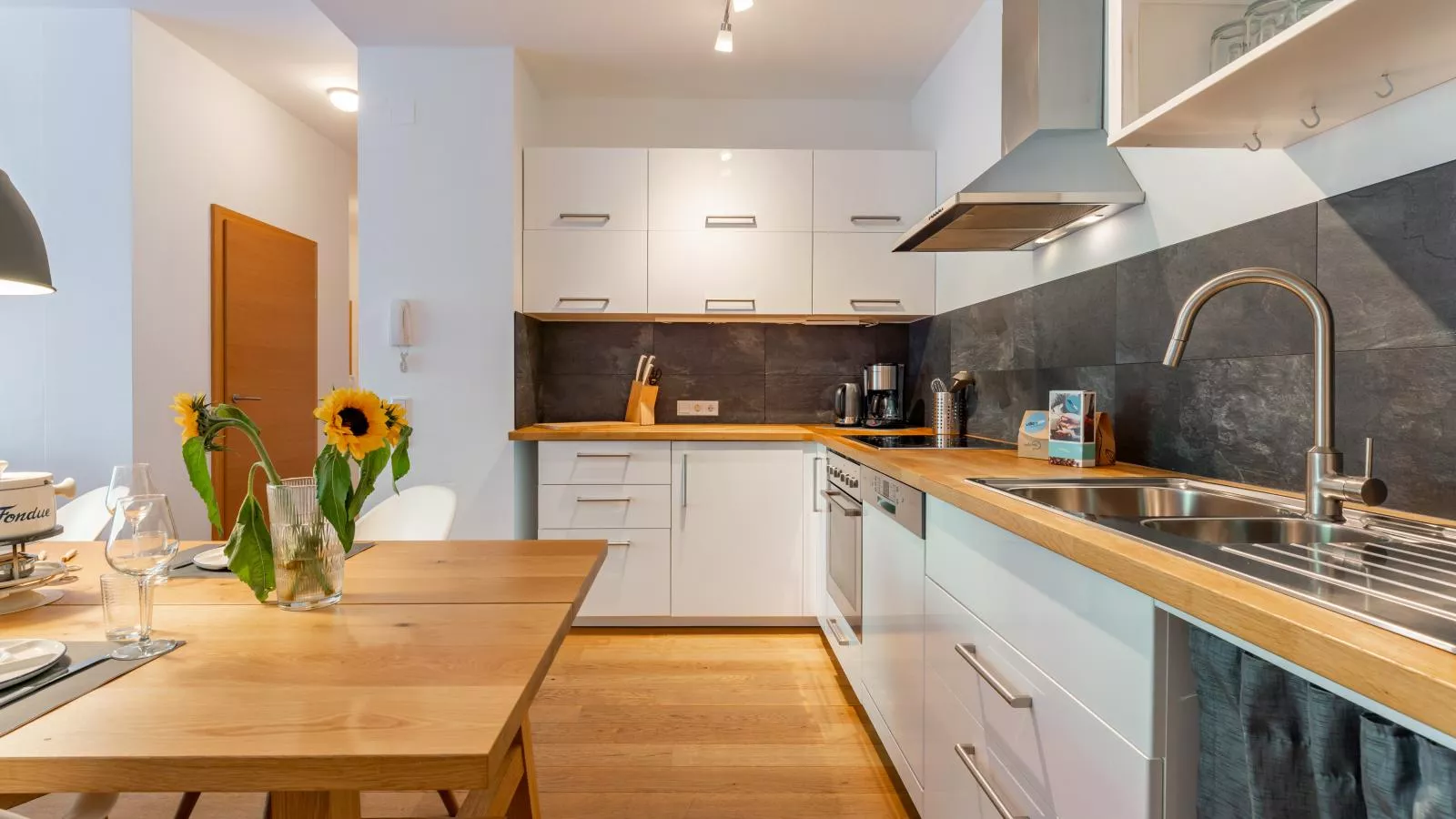 Wander lust-Kitchen