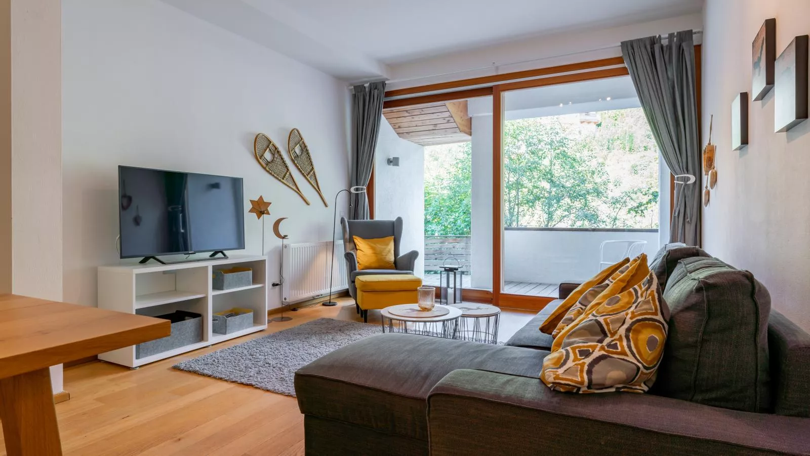 Wander lust-Living room