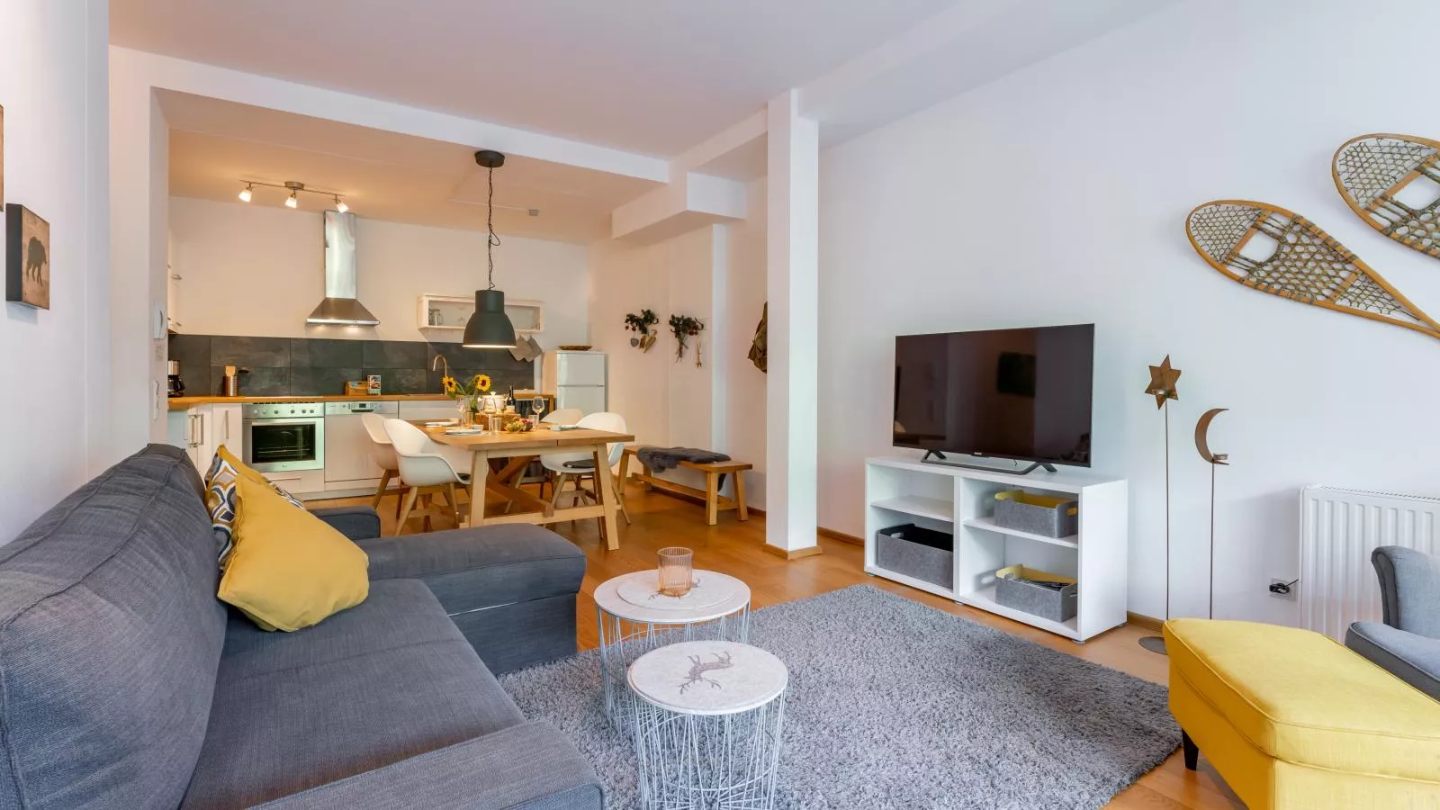 Wander lust-Living room