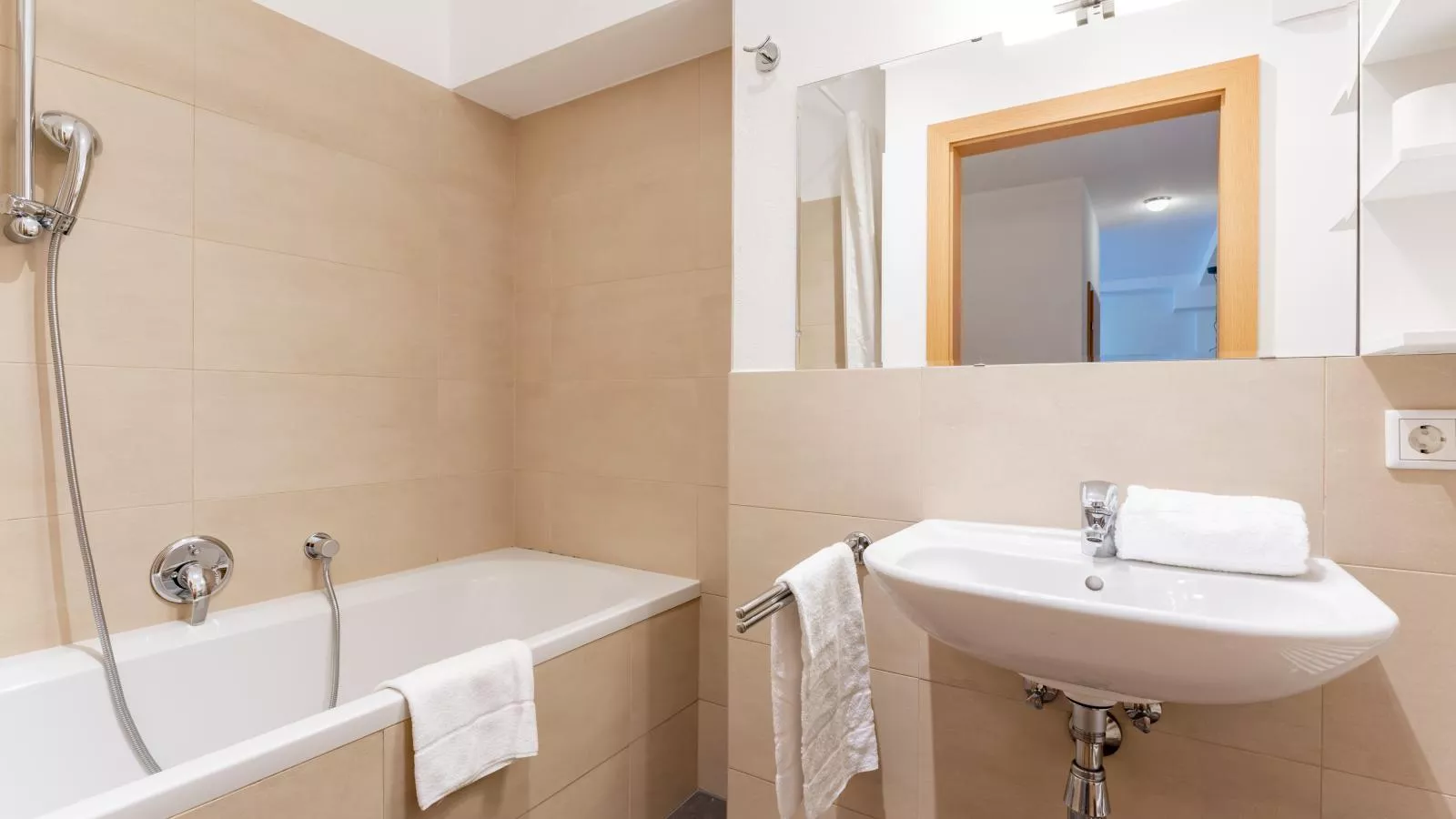 Wander lust-Bathroom