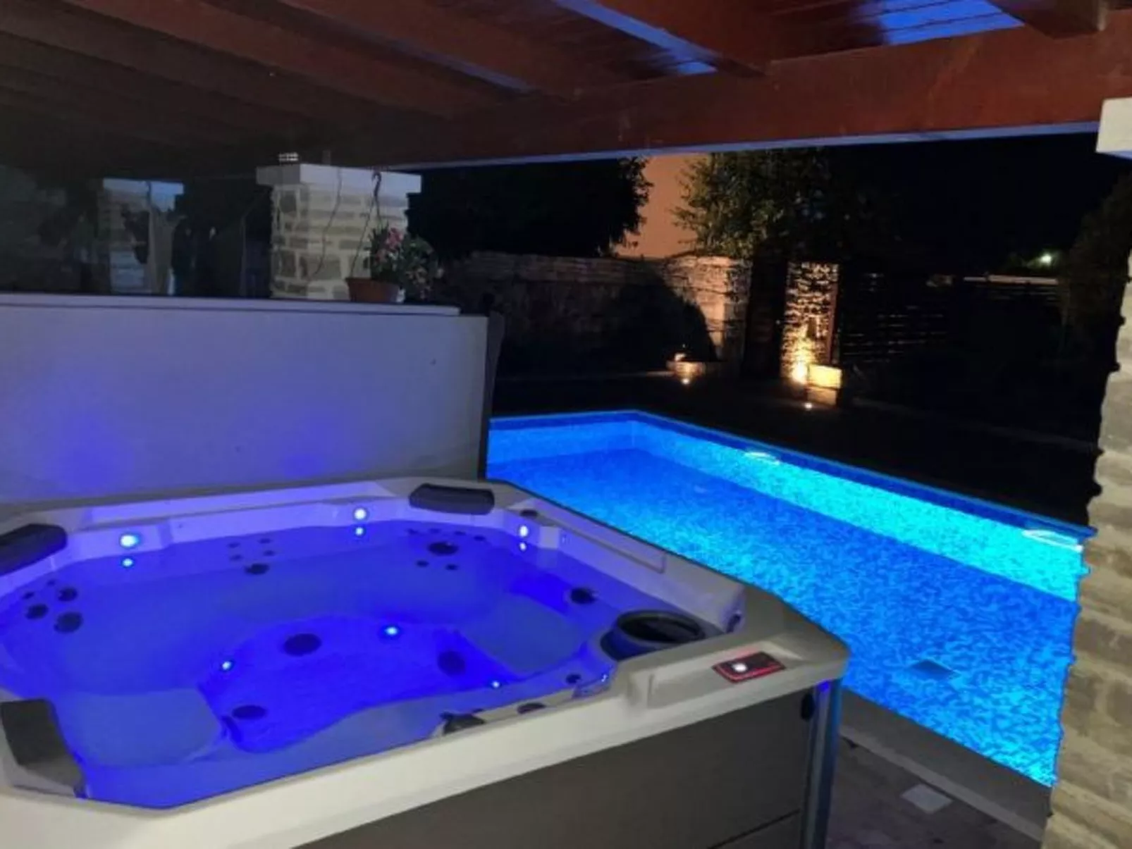 Villa Jacassa with heated pool and jacuzzi - Image-tags.info