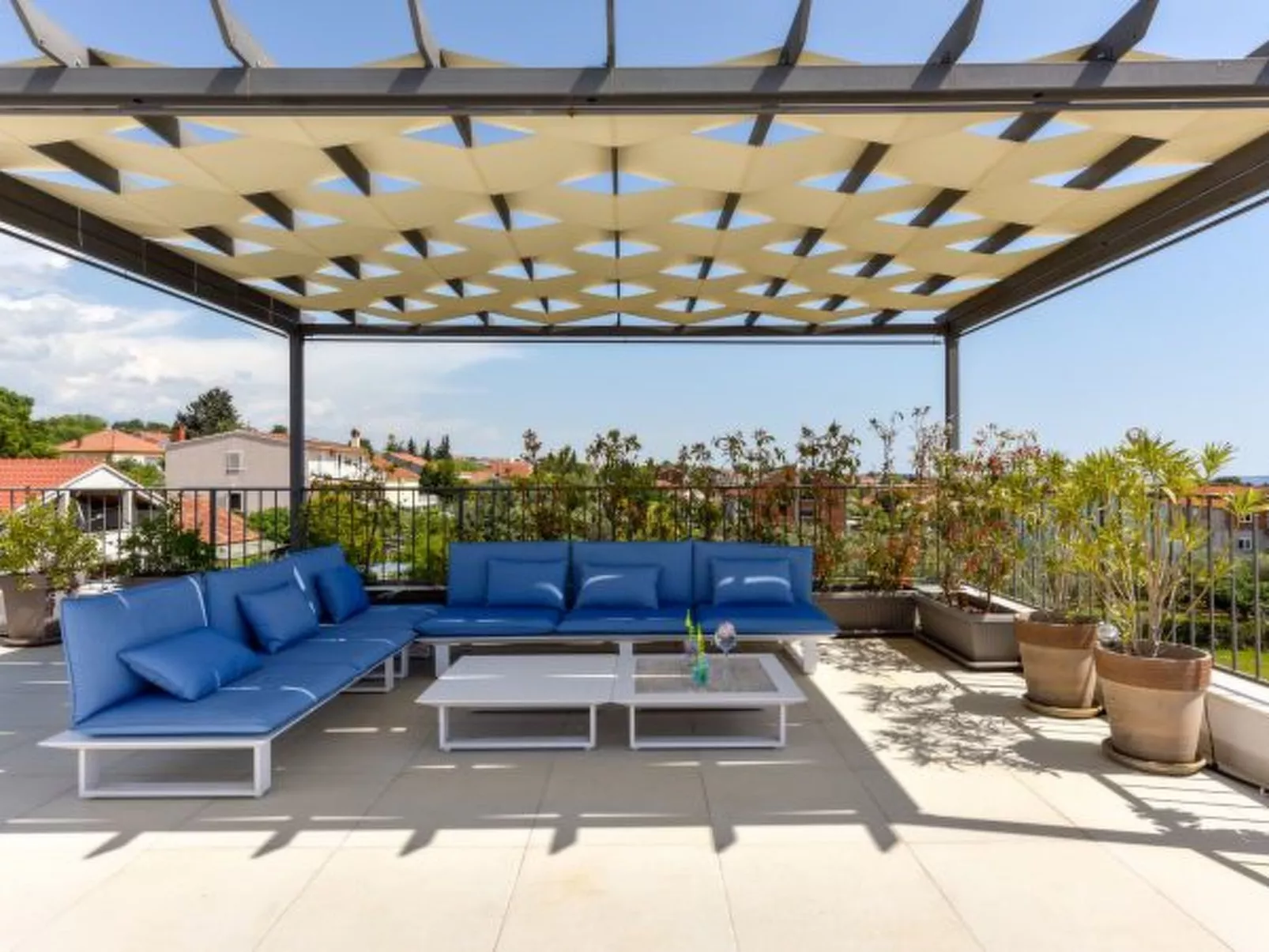 Villa Azzuro with jacuzzi and pool - Image-tags.info