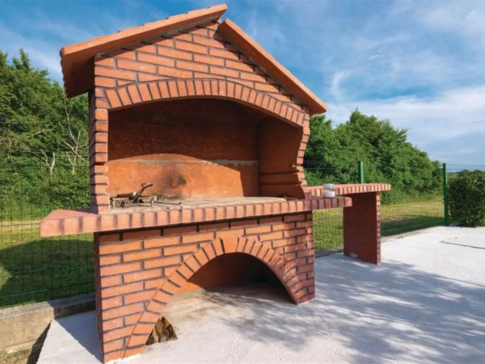 Holiday house Flora with pool - Image-tags.info