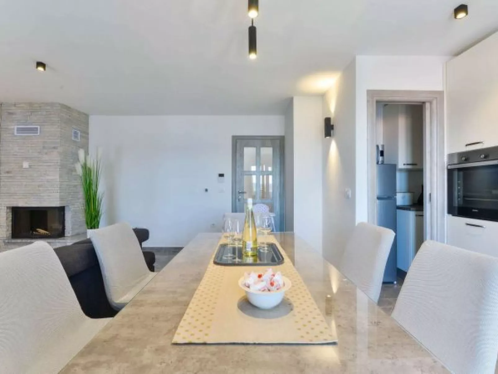 Modern Villa Futura with pool - Drinnen