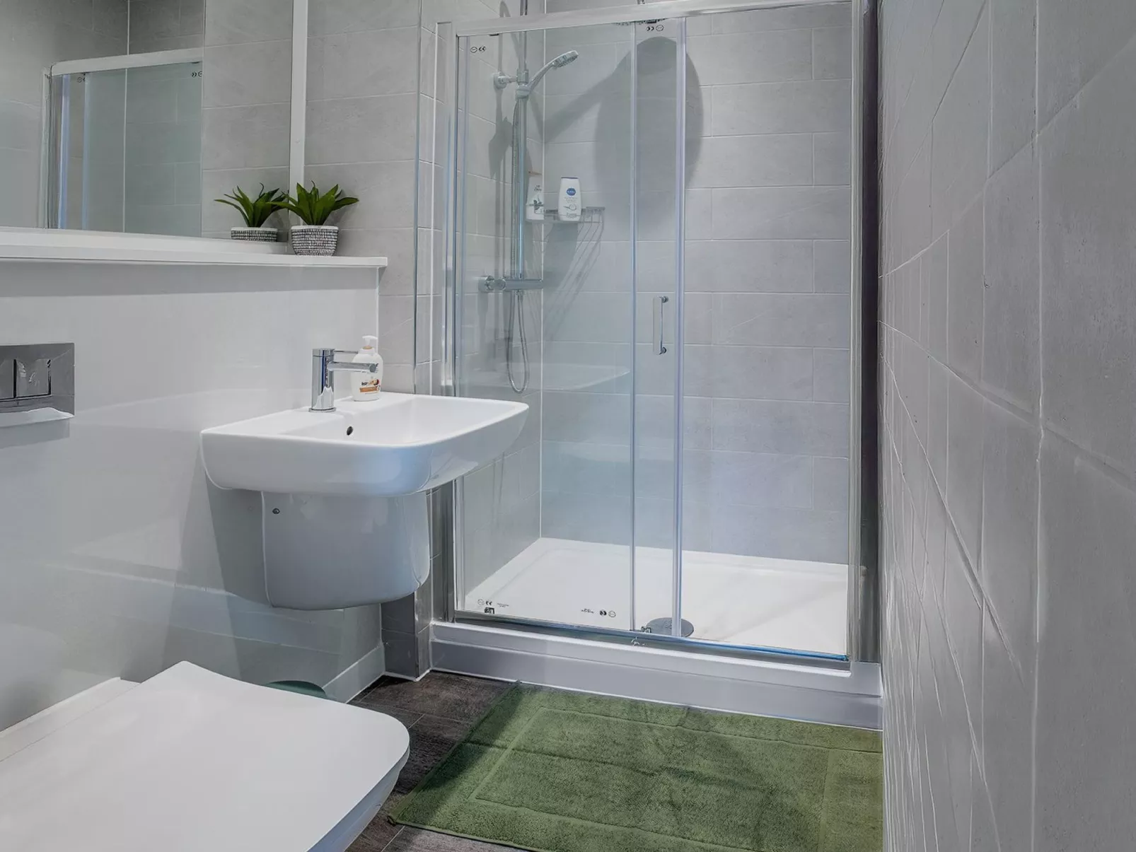 Brandneue, zentrale 2-Zimmer-Wohnung für 6 Gäste - Dedans