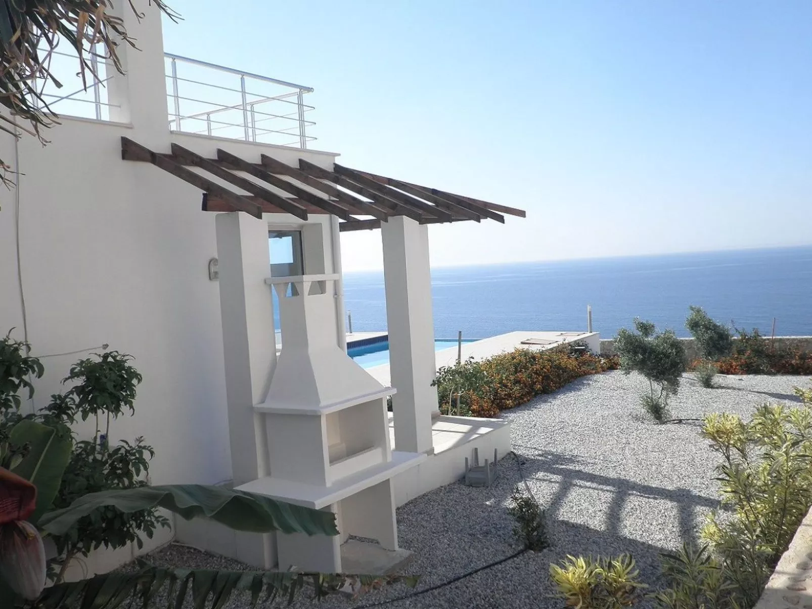 Ferienvilla mit Infinity Pool - Draußen