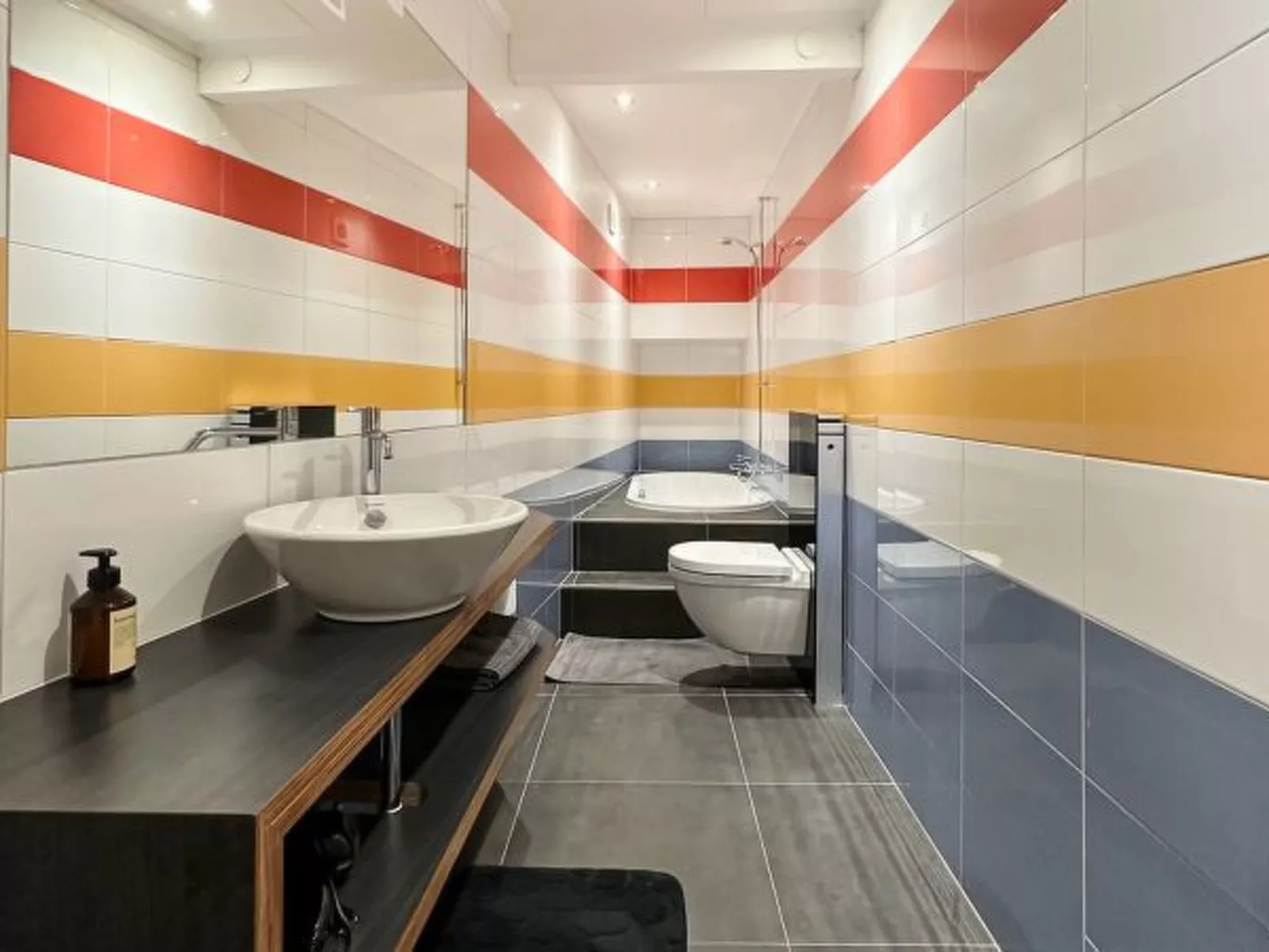 The One and Only in Sion - Inside