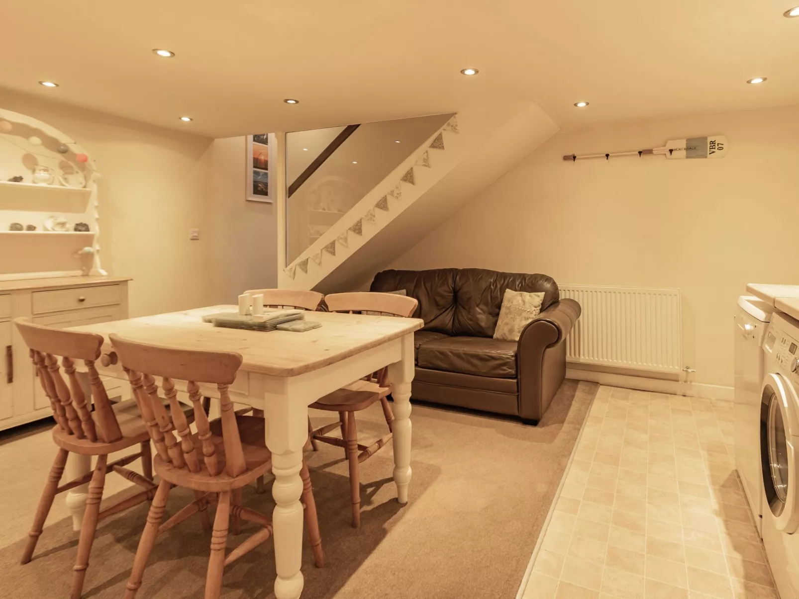 Robins Nest - Inside