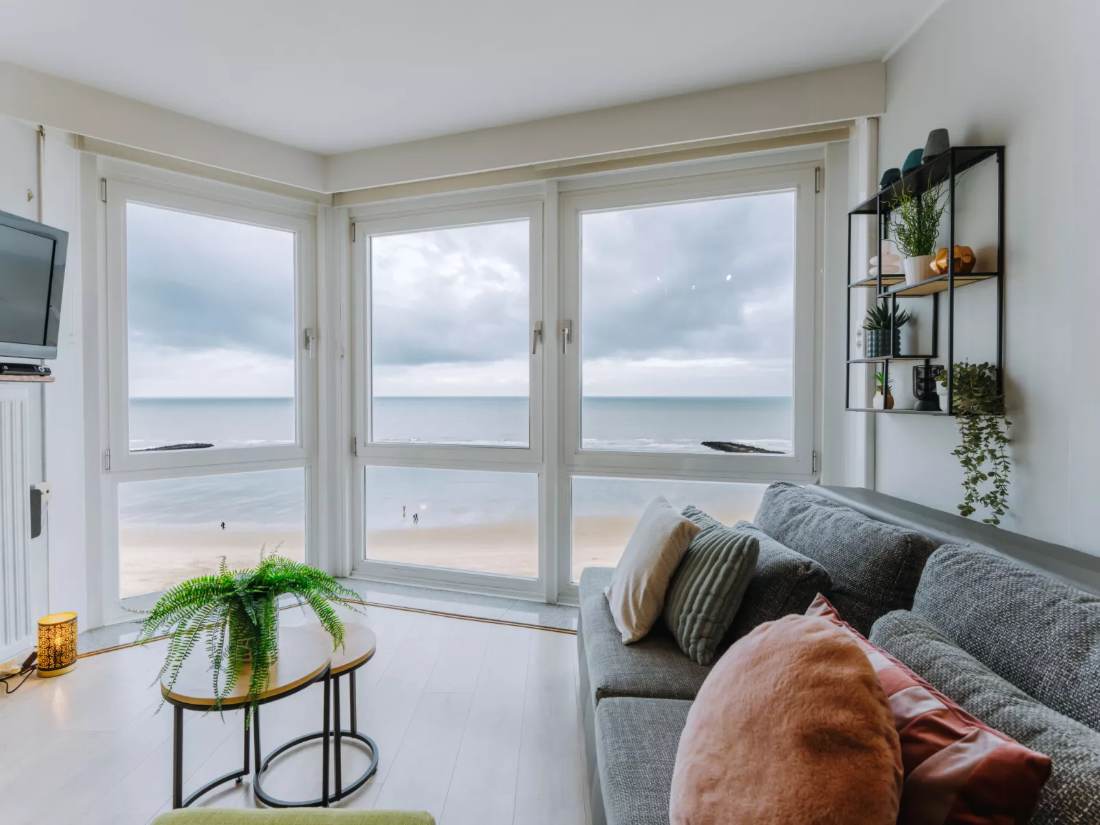 Sea view west - Inside