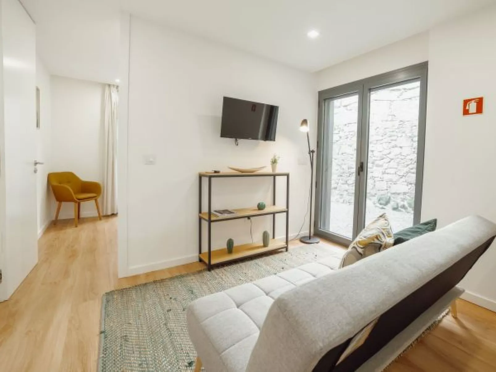 COURTYARD OPORTO DESIGN APARTMENT L WITH TERRACE - Inside