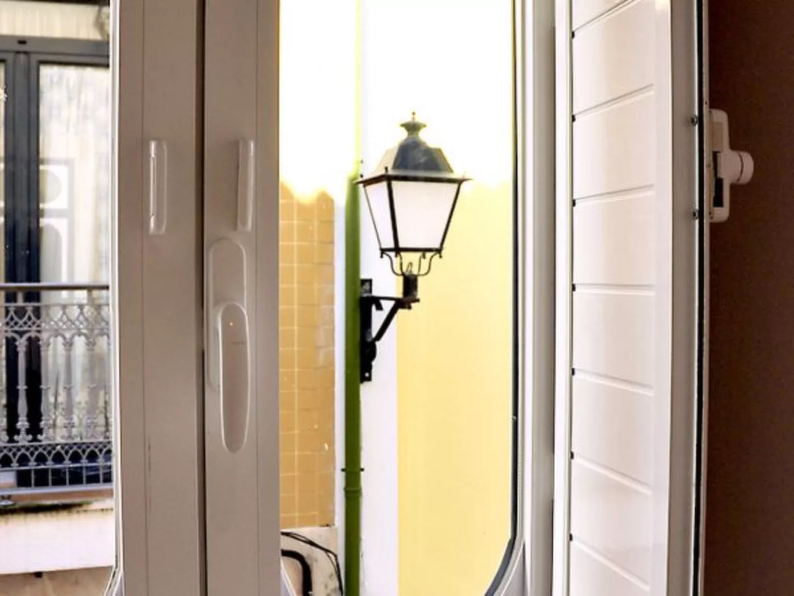 Sado Blue City&River Flats - Gal&aacute-pos - Inside