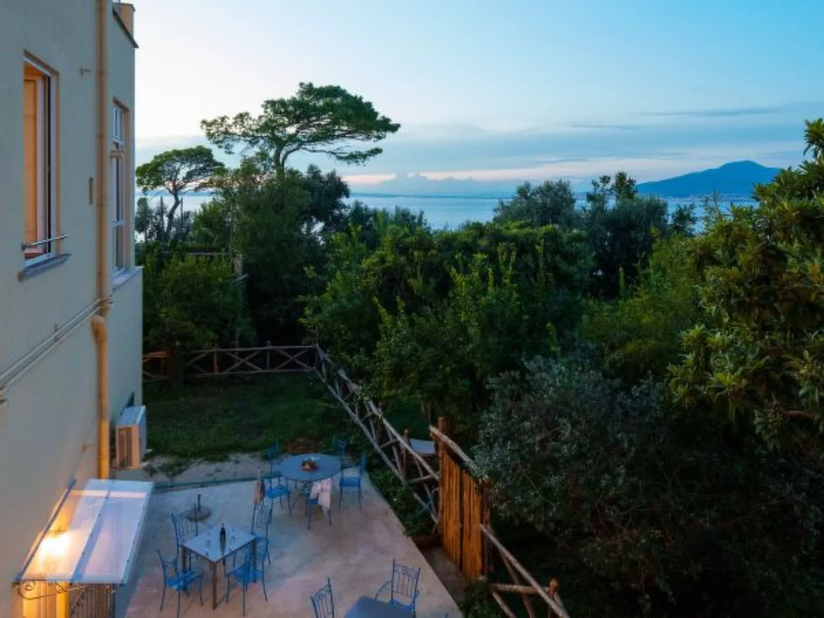 Il terrazzino di Villa Preziosa al Pizzo - Image-tags.info