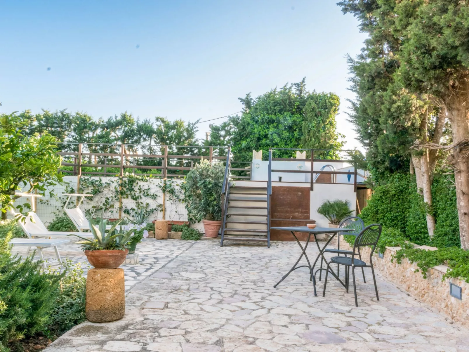 Anwesen mit Privatparkplatz - Draußen