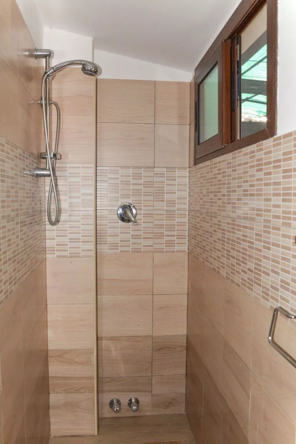 Gästezimmer 'Room' mit Grill - Inside