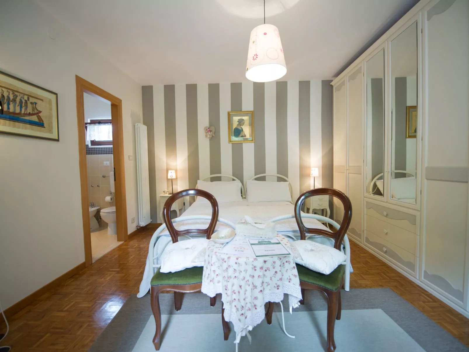 Ferienzimmer 'Flower Room - Drinnen