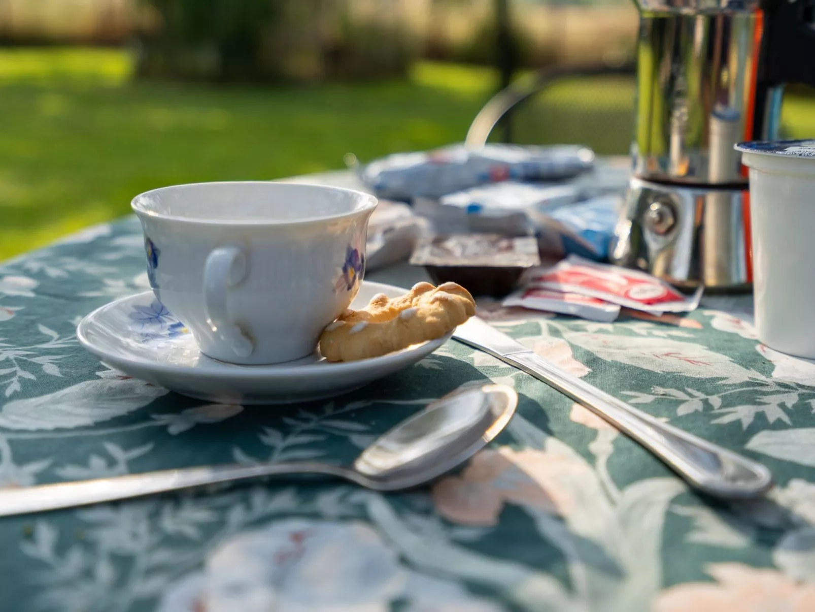 Zimmer mit Bad in einer Einrichtung mit Wellness-Center - Image-tags.info