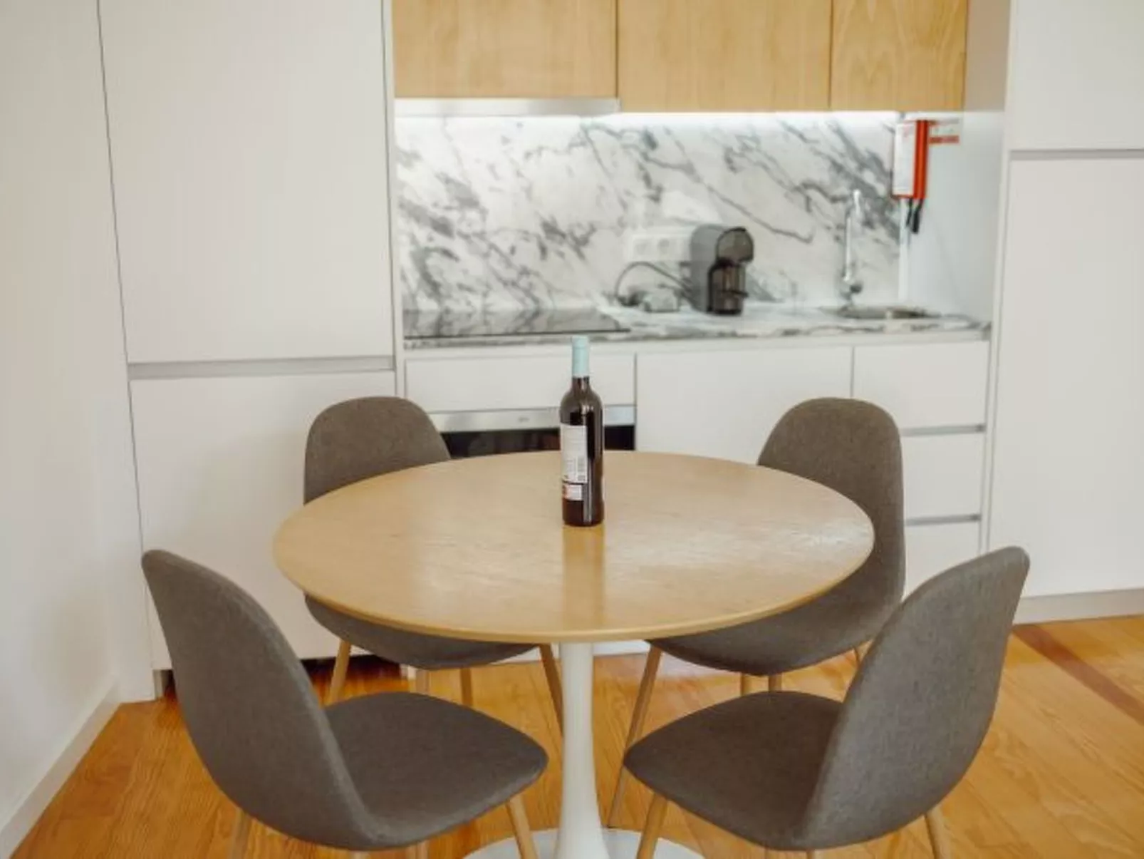 COURTYARD OPORTO DESIGN APARTMENT C WITH TERRACE - Inside