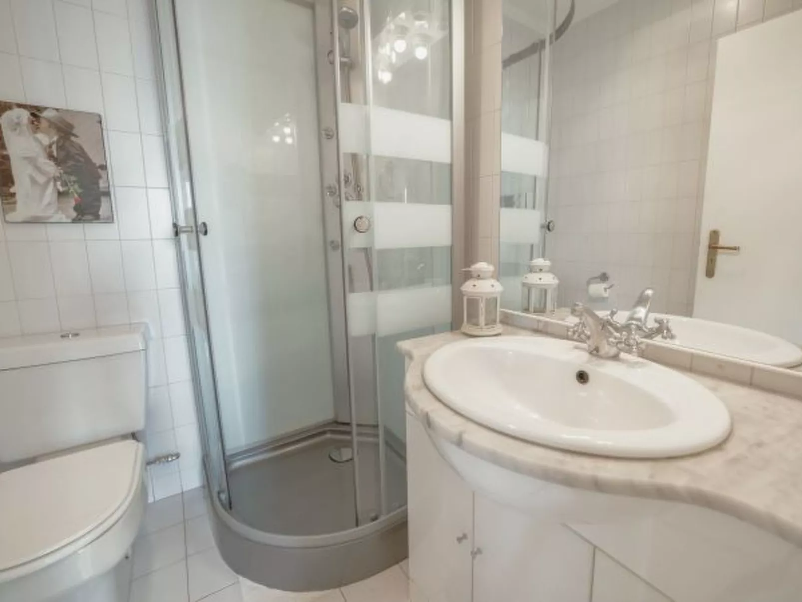 DOWNTOWN GRAND TOWER VIEW by VACATIONY - Inside