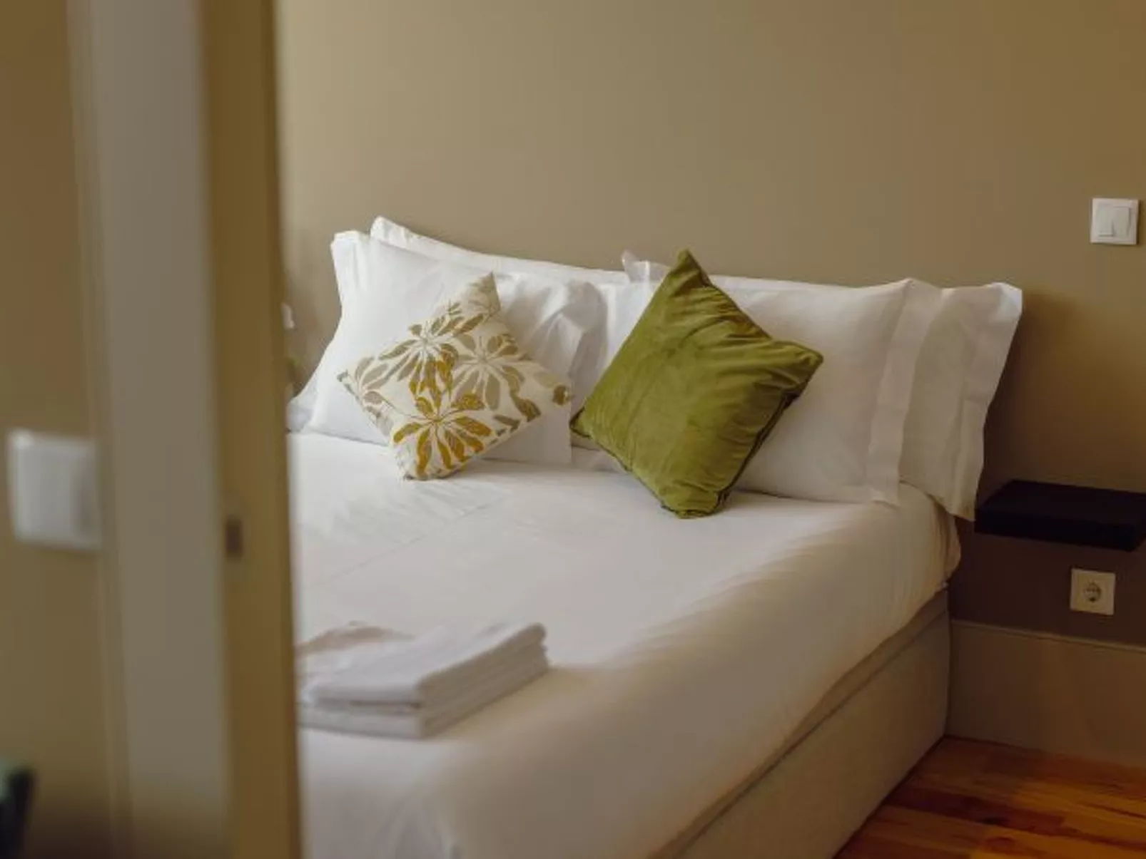 LEGACY OPORTO DESIGN APARTMENT G by VACATIONY - Inside