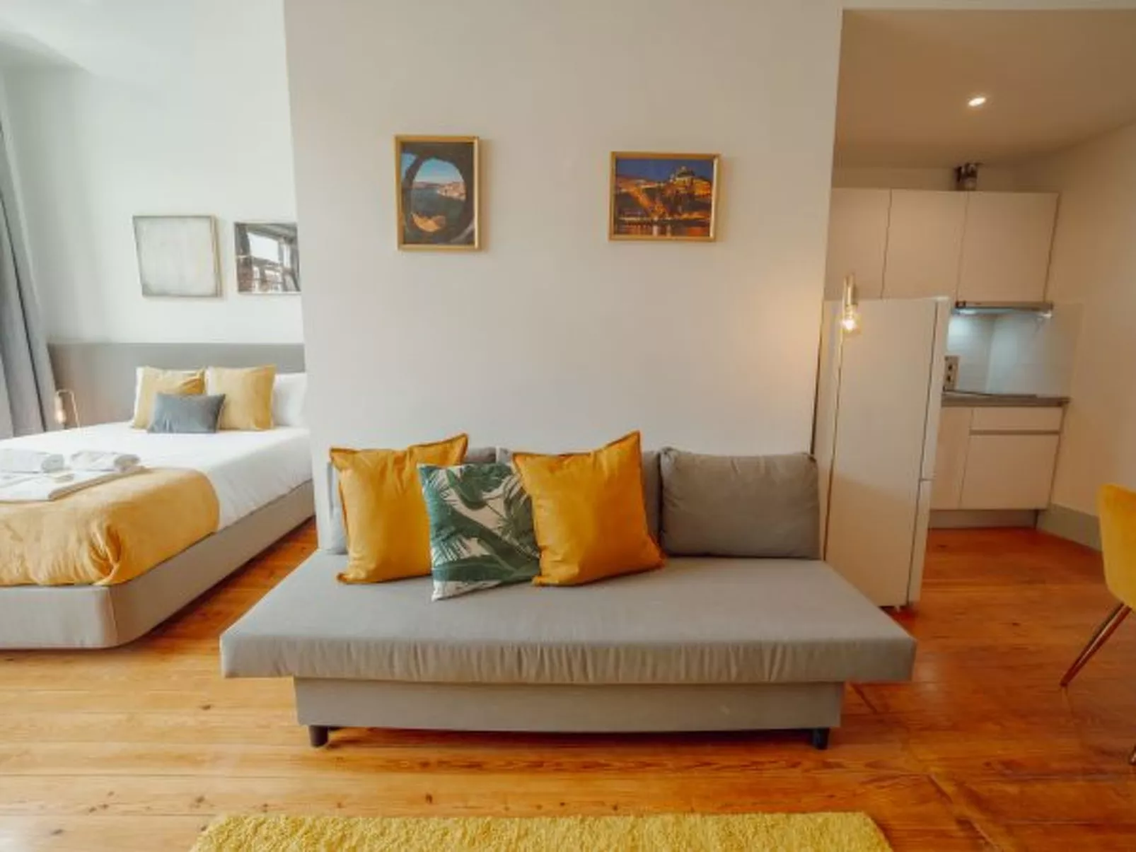 DOWNTOWN SUITE C by VACATIONY - Drinnen