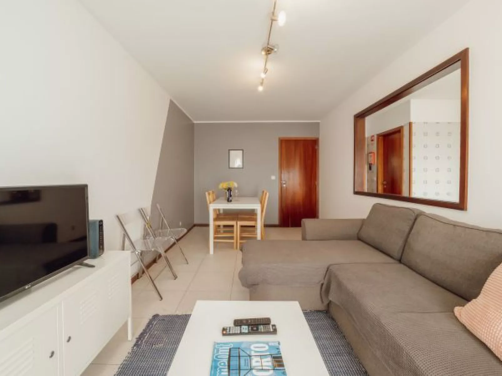ESPINHO MODERN 3 BEDROOM APARTMENT by VACATIONY - Drinnen