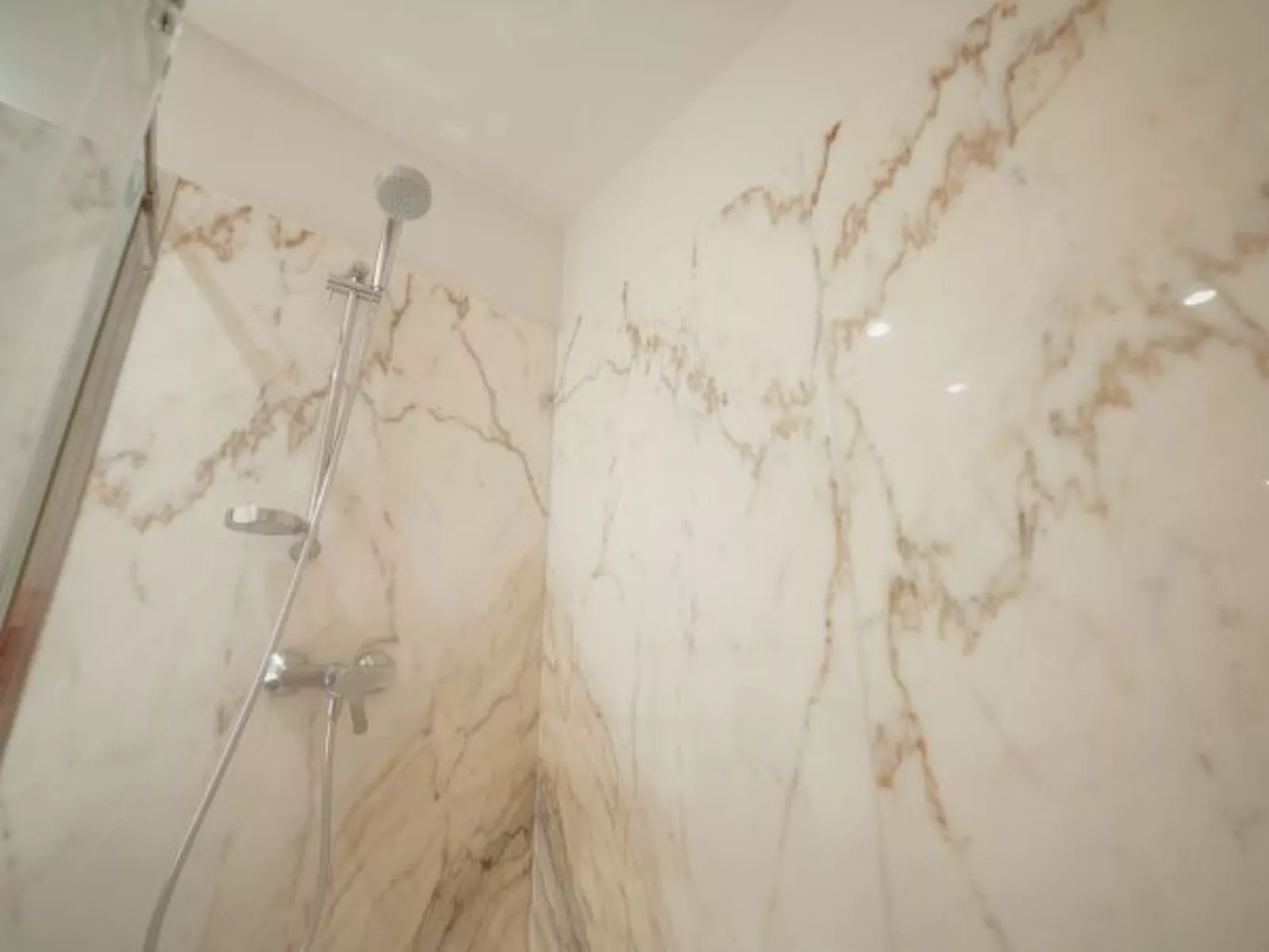 DOWNTOWN PENTHOUSE with RIVER VIEW by VACATIONY - Inside