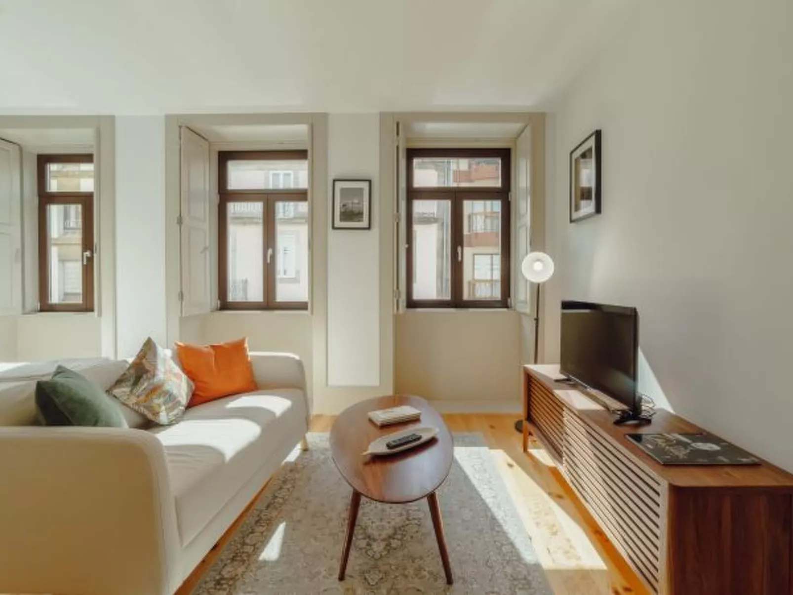 LEGACY OPORTO DESIGN APARTMENT D by VACATIONY - Inside