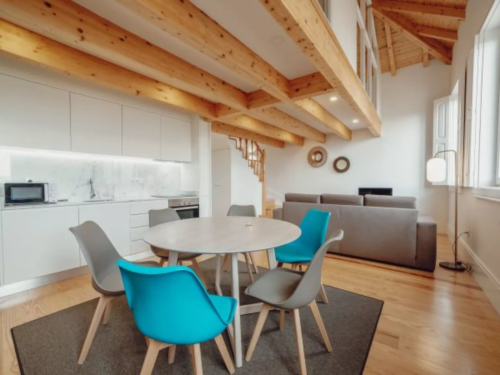 DOWNTOWN CLERIGOS with RIVER VIEW by VACATIONY - Inside