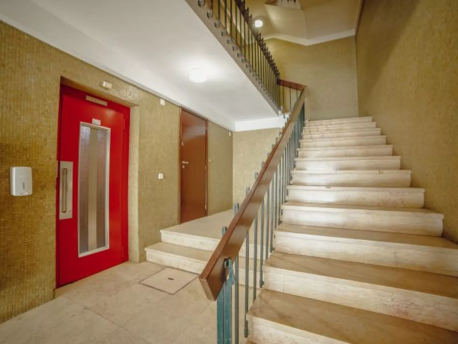 ALEGRIA CITY CENTER with ELEVATOR by VACATIONY - Inside