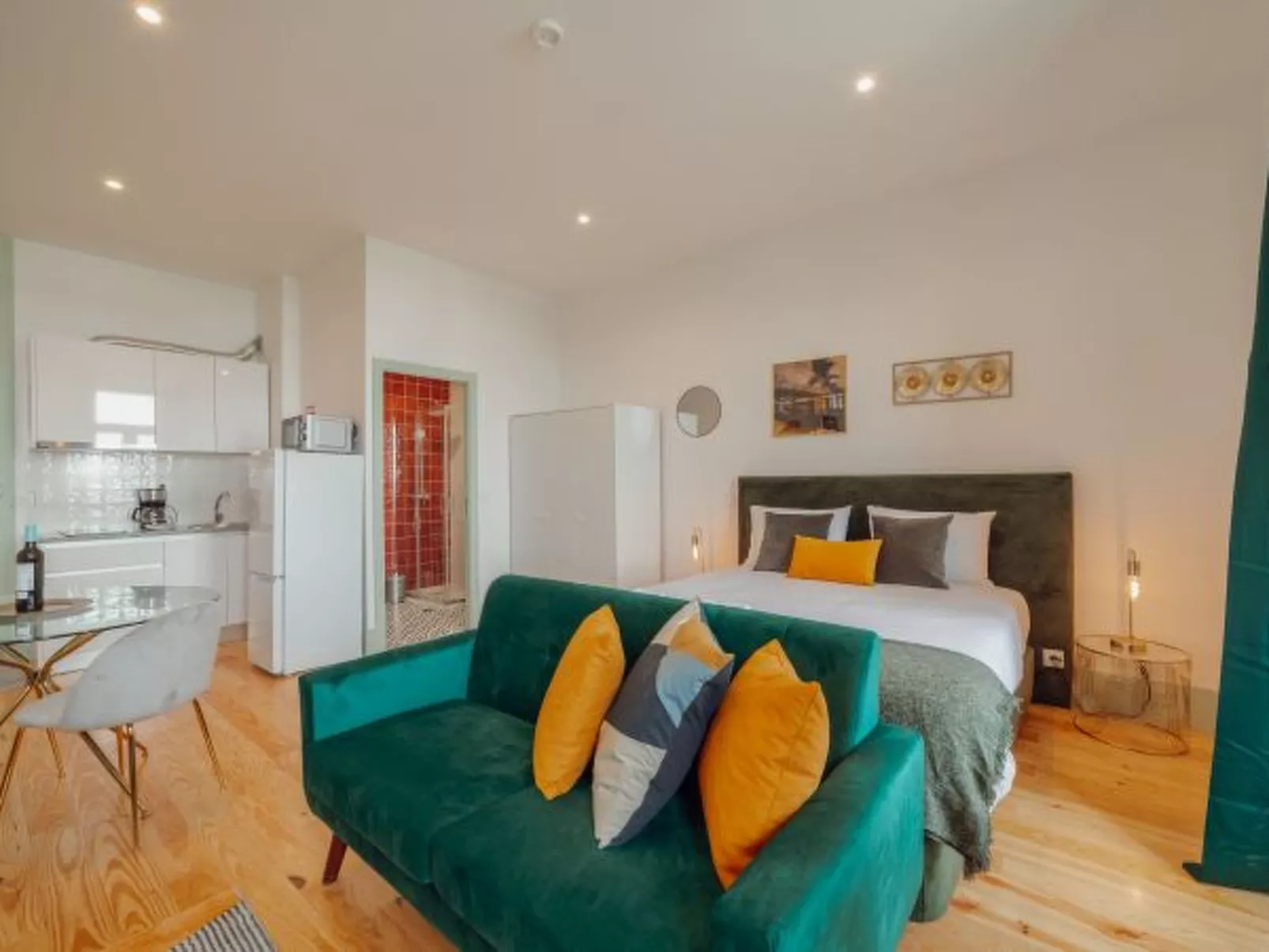 DOWNTOWN SUITE B by VACATIONY - Inside