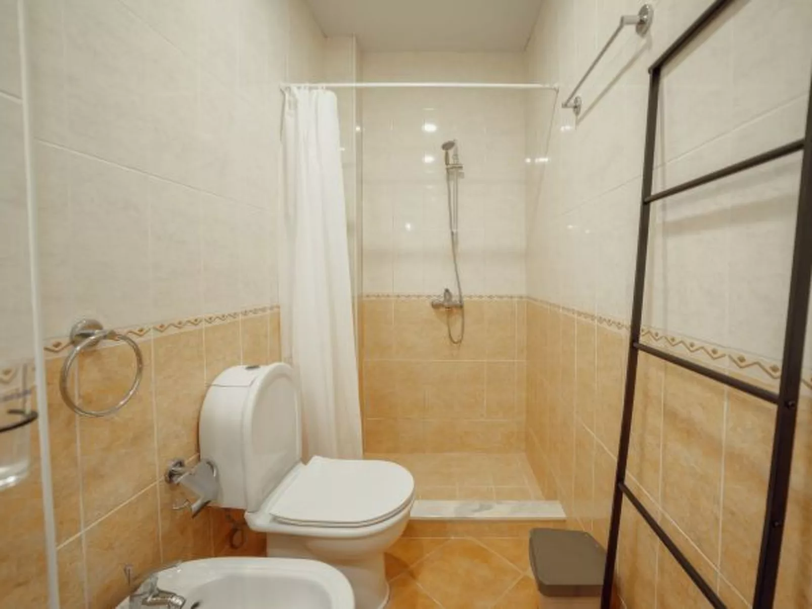 CITY CENTER COMFORT APARTMENT A by VACATIONY - Inside