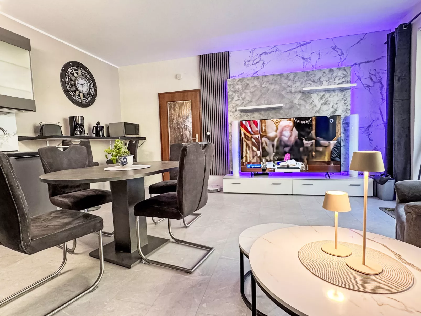 Glowe (GLW655) - Inside