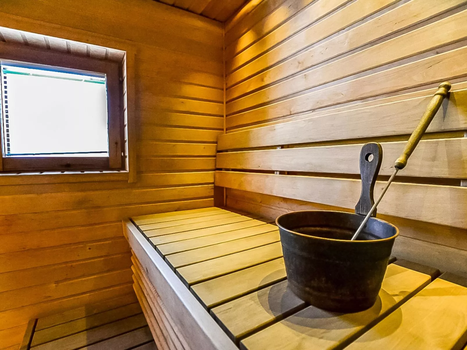 Laattaja mökki - Drinnen