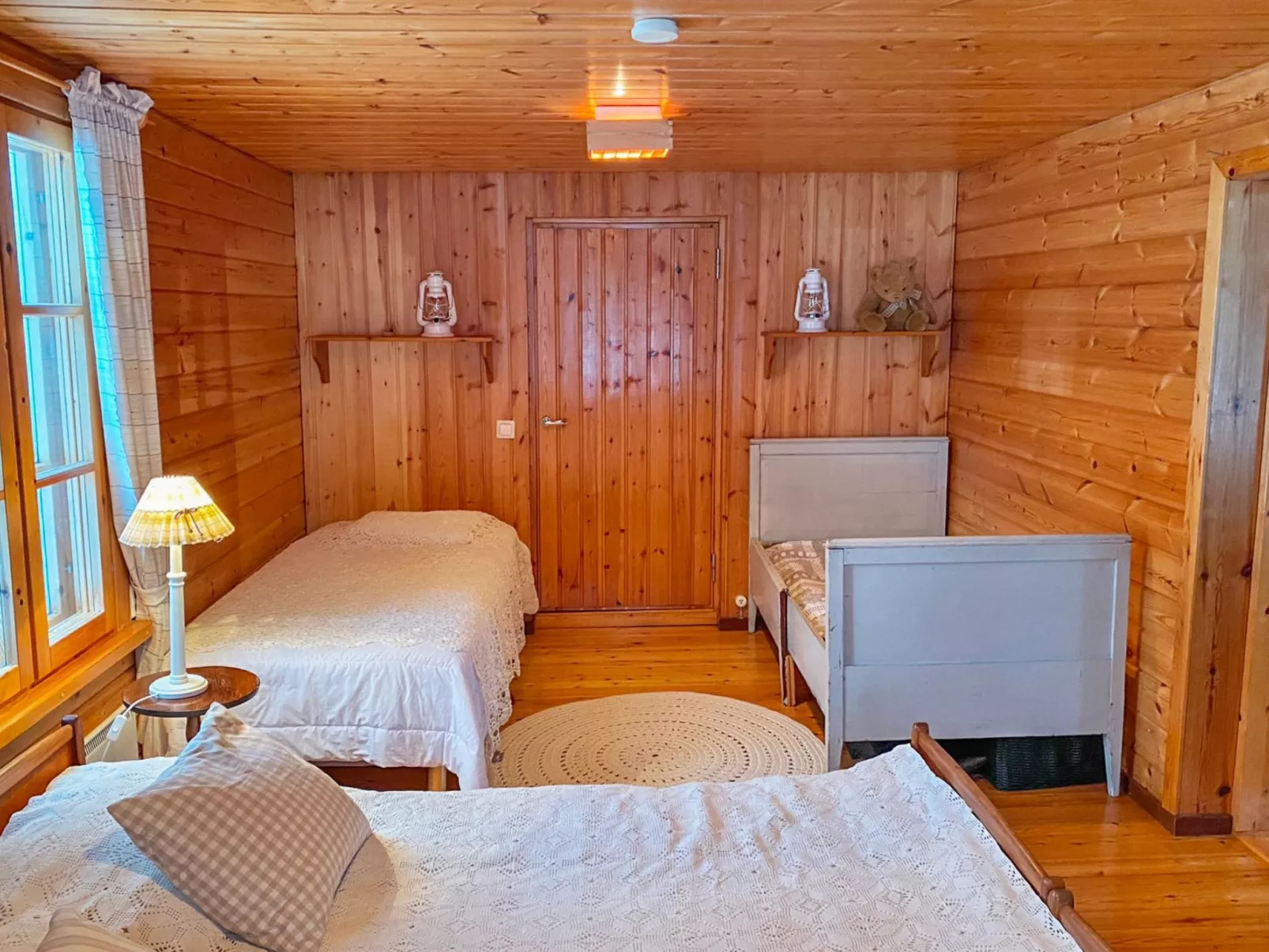 Laattajan hirsipirtti - Dedans