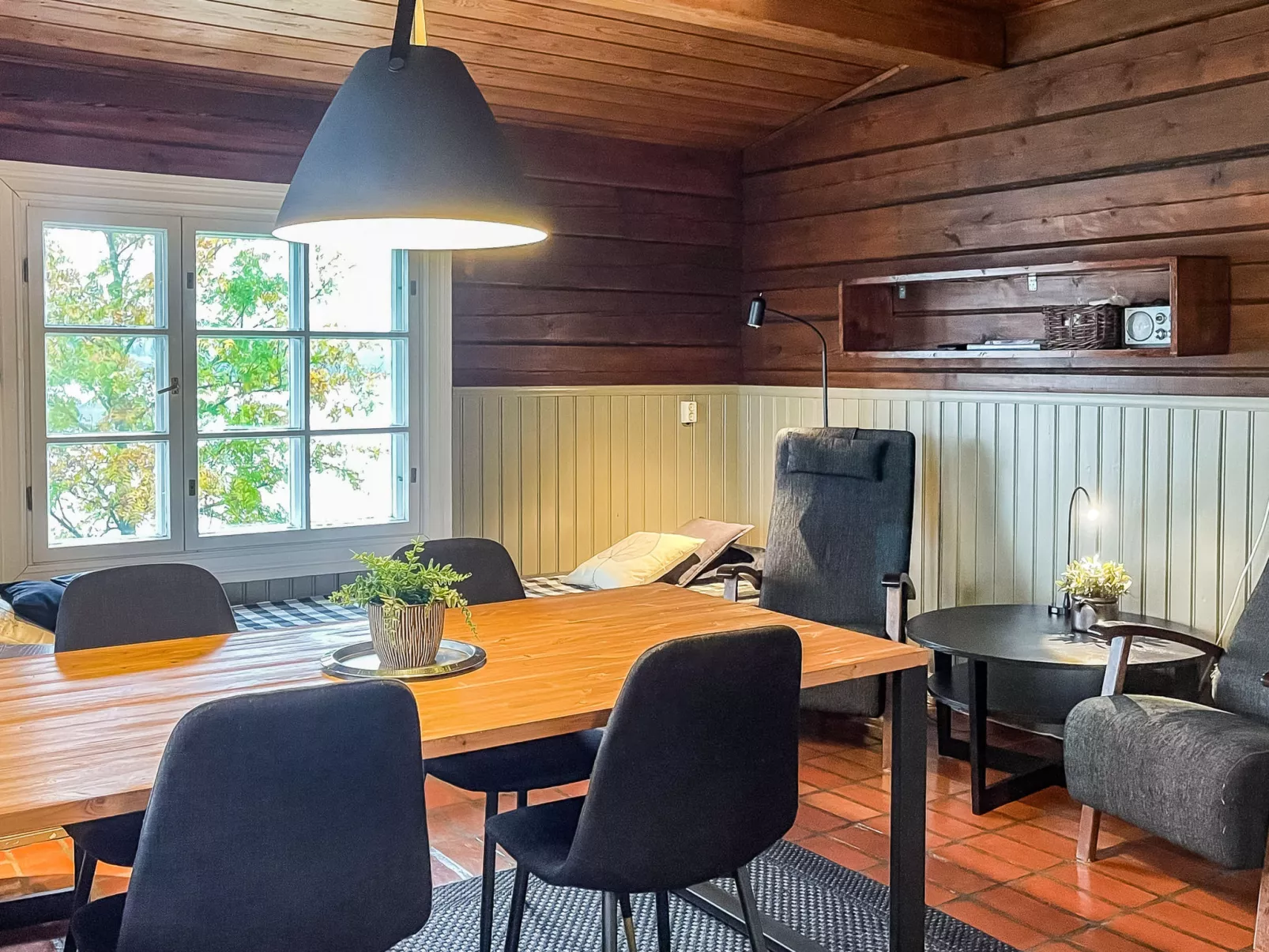 Peltosirkku - Inside